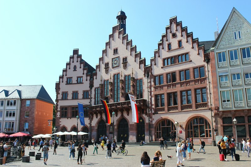 Der Frankfurter Römer mit Treppengiebeln am Römerberg